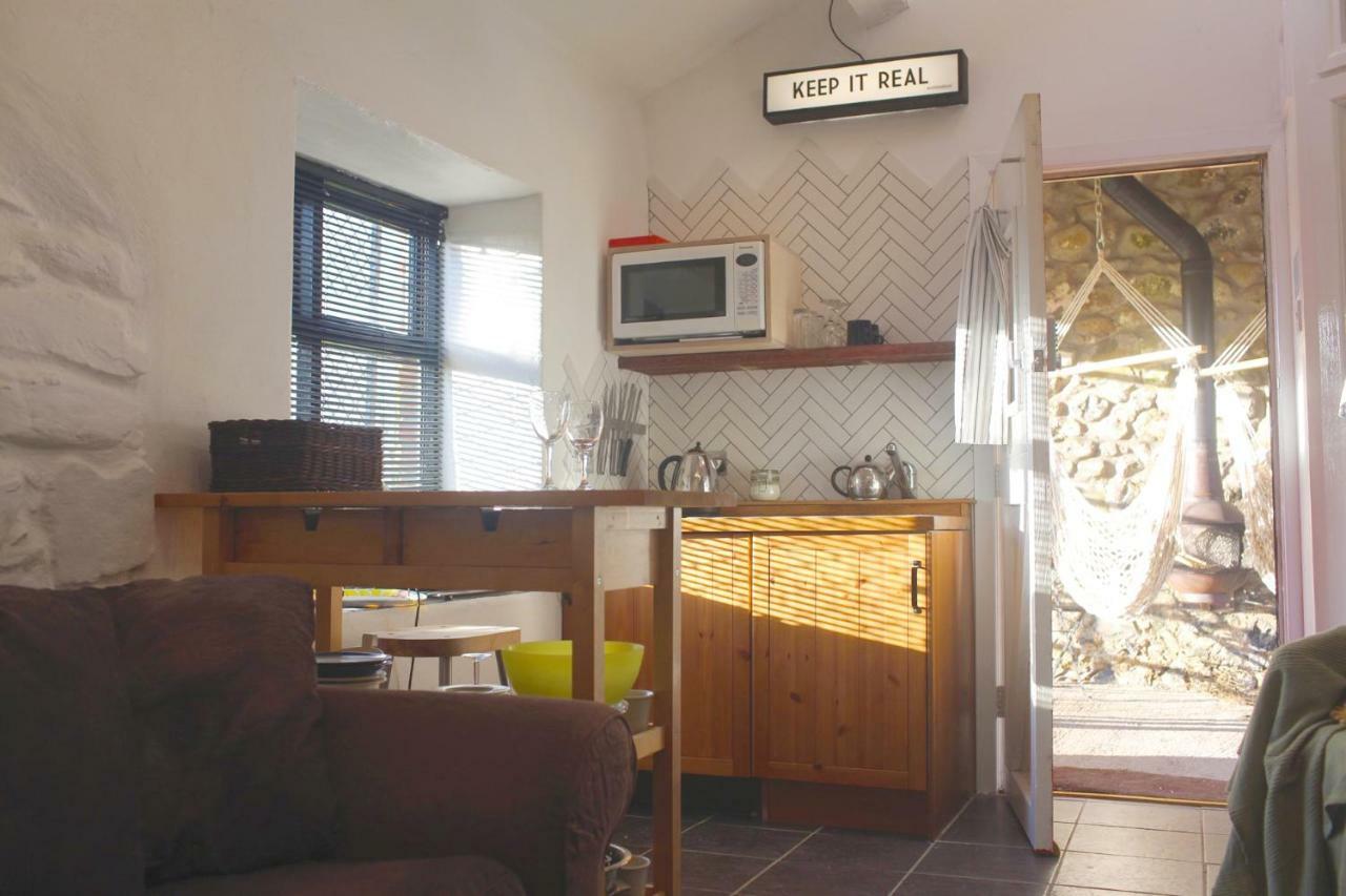 The Cupboard Apartment Armoy Exterior photo